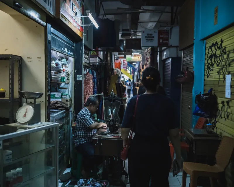 Fakes, Hustlers, and Holy Grails: Inside the Bootleg Economy Cashing In on Underground Culture
